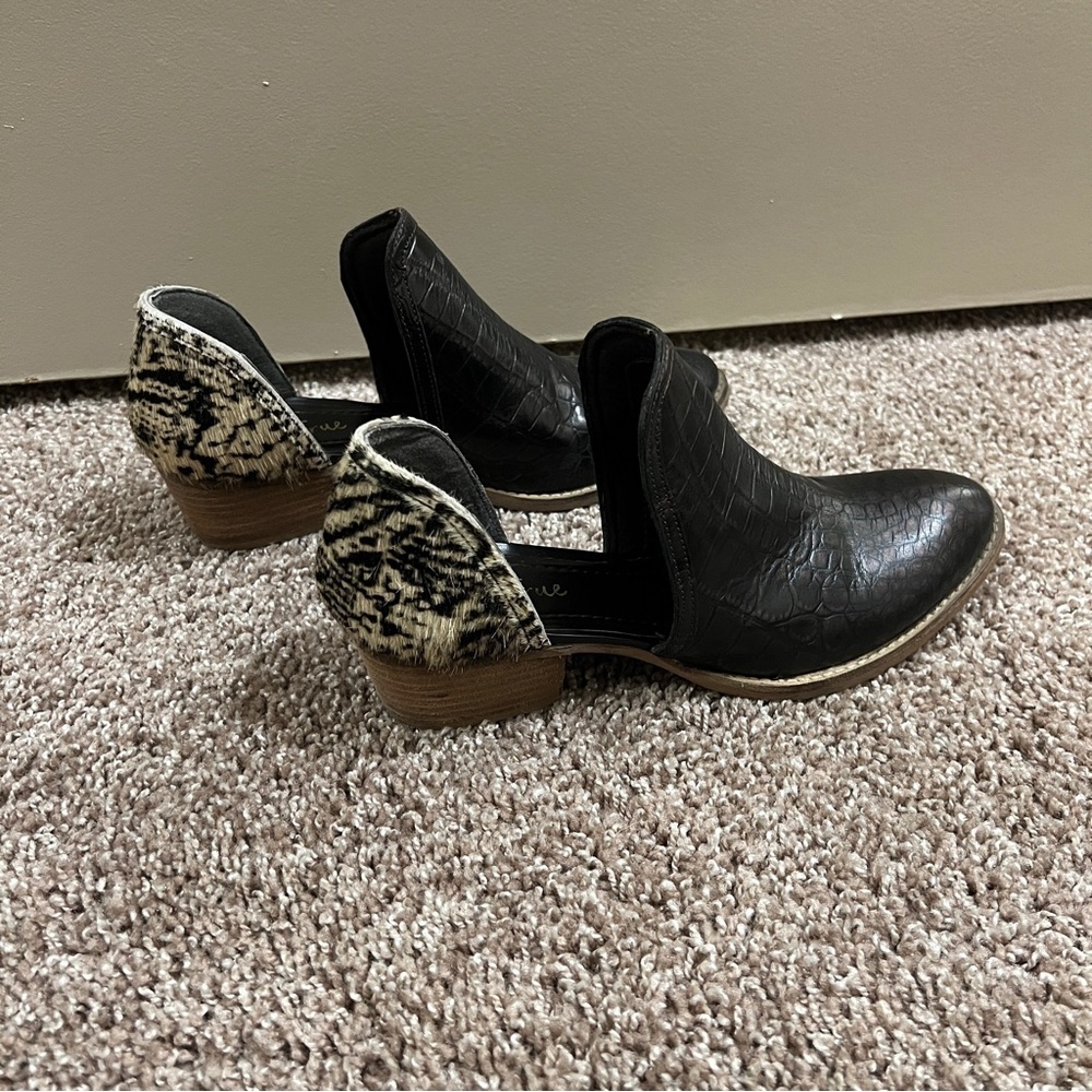 SHY TOWN by Diba True booties, 9.5 - Picture 7 of 10